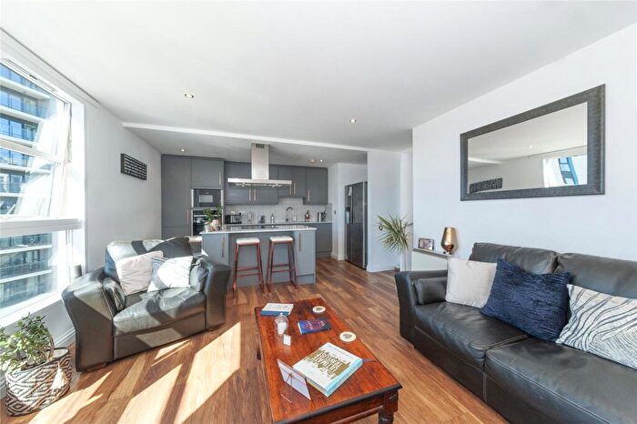 2 Bedroom Flat To Rent In Nova Court West, Yabsley Street, E14