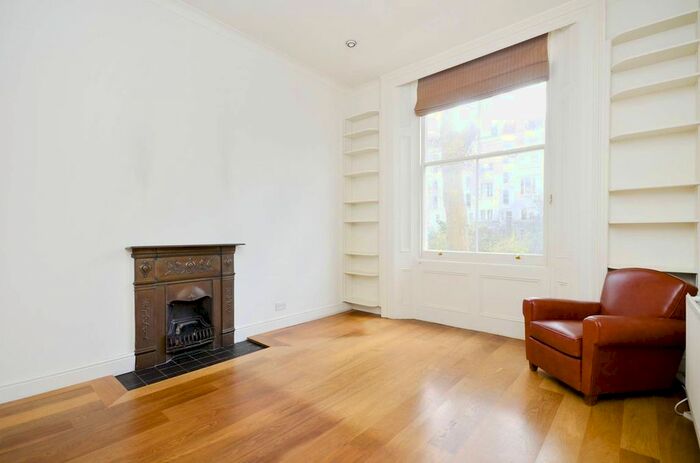 2 Bedroom Flat To Rent In Arundel Gardens, Westbourne Grove, London, W11