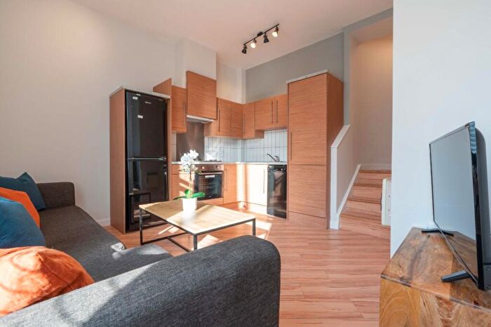3 Bedroom Flat To Rent In Jesmond Road, Newcastle, NE2