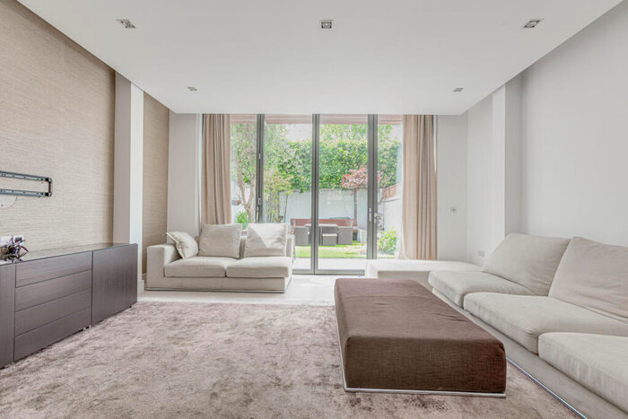 4 Bedroom Terraced House To Rent In Page Mews, The Shaftesbury Estate, SW11