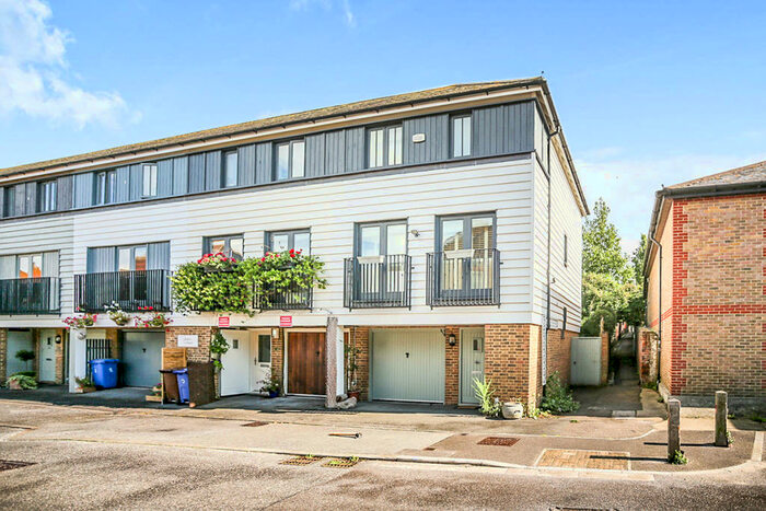 3 Bedroom End Of Terrace House To Rent In Belvedere Road, Faversham, Kent, ME13