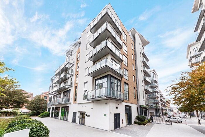 1 Bedroom Flat To Rent In Caspian Wharf, Seven Sea Gardens, Bow, London, E3