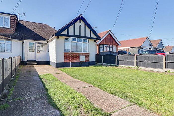 2 Bedroom Semi-Detached Bungalow For Sale In Barbara Close, Rochford, SS4