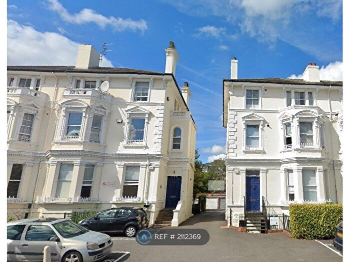 2 Bedroom Flat To Rent In Mount Ephraim, Tunbridge Wells, TN4