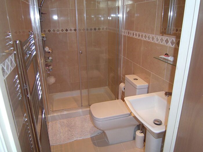 1 Bedroom Flat To Rent In Very Near Carlton Gardens Area, Ealing Broadway West Haven Green, W5