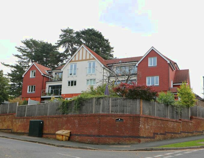 2 Bedroom Flat To Rent In Mulberry Heights, Harrowlands Park, Dorking, RH4