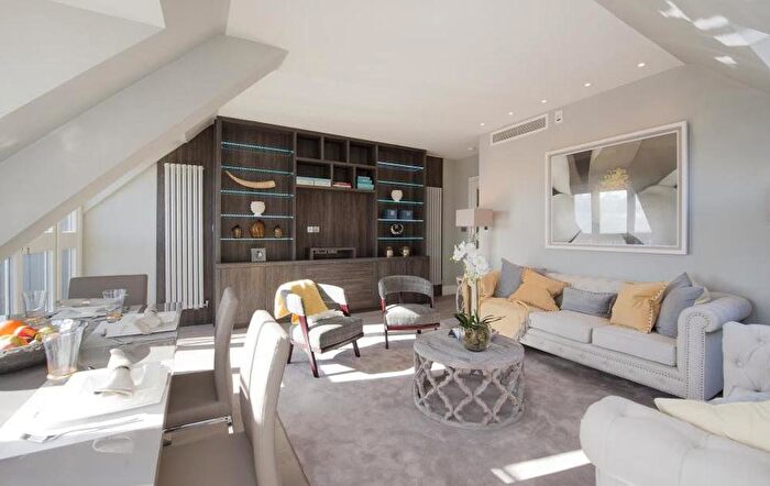 3 Bedroom Flat To Rent In Lyndhurst Road, London, NW3