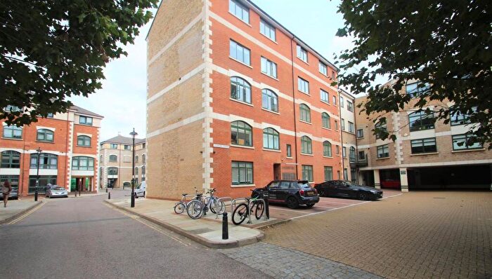 1 Bedroom Flat To Rent In Corner Hall, Hemel Hempstead, HP3