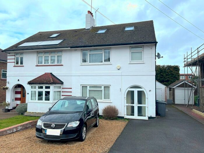 4 Bedroom Semi-Detached House To Rent In Woodside Park, London, N12