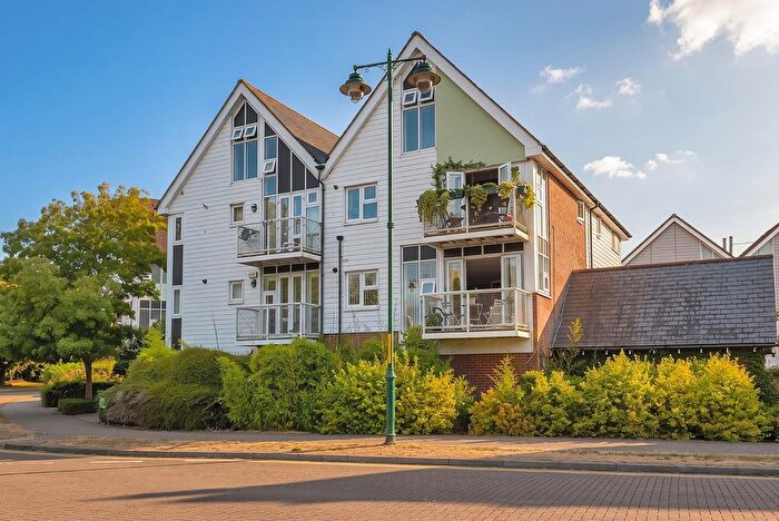 2 Bedroom Flat For Sale In Lindel Court, Kings Hill, West Malling, ME19