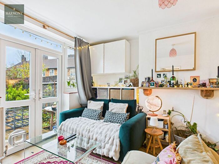 1 Bedroom Flat For Sale In Lindway, London, SE27