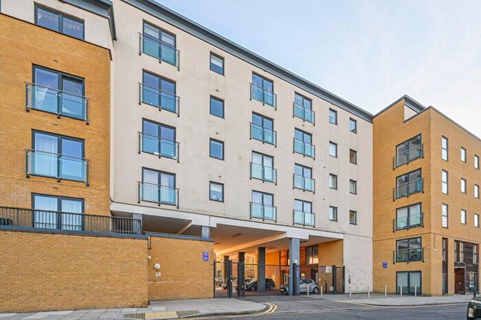 2 Bedroom Flat For Sale In Forge Square, Isle Of Dogs, London, E14