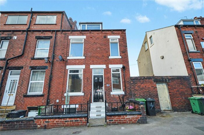 2 Bedroom End Of Terrace House For Sale In Firth Mount, Leeds, West Yorkshire, LS11