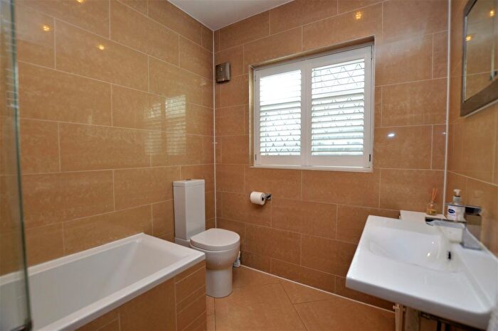 3 Bedroom Bungalow For Sale In The Ridge, Whitton, Twickenham, TW2
