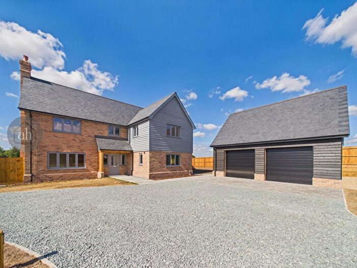 4 Bedroom Detached House For Sale In Packway Gardens, Norton, IP31