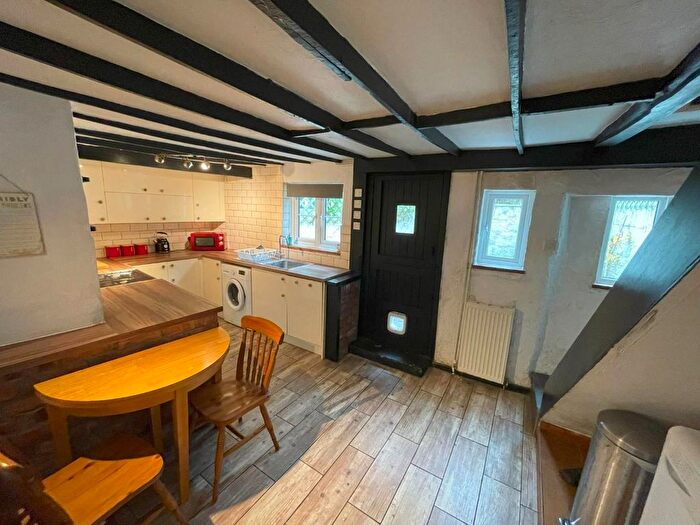 2 Bedroom Cottage For Sale In Milbury Lane, Exminster, Exeter, EX6