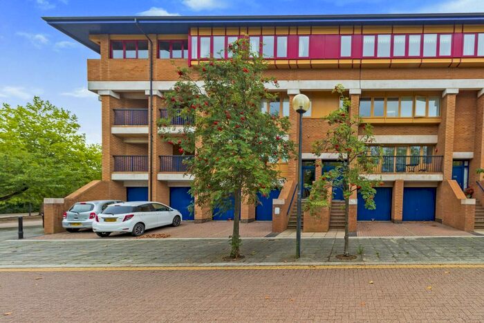 1 Bedroom Flat To Rent In North Row, Eaton Mews, MK9