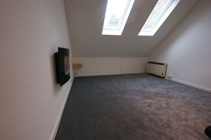 2 Bedroom Maisonette To Rent In Beach Approach, Brixham, TQ5