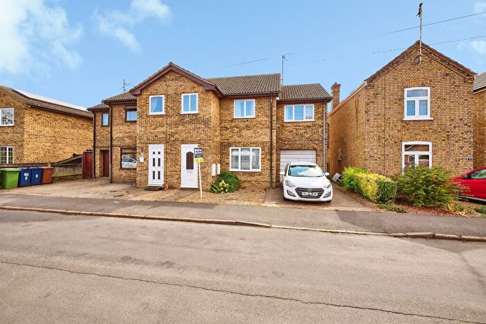 4 Bedroom Semi-Detached House For Sale In Highfield Road, March, PE15