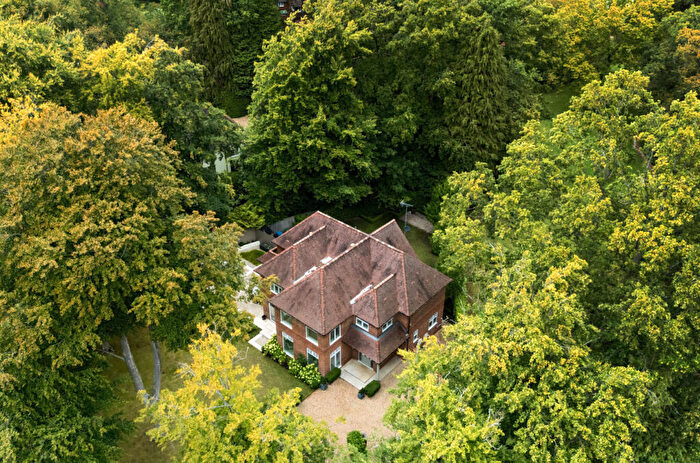 5 Bedroom Detached House For Sale In Waverley Avenue, Fleet, Hampshire, GU51
