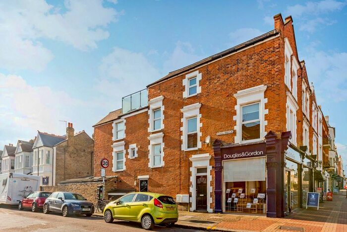 2 Bedroom Flat To Rent In Roskell Road, West Putney, London, SW15