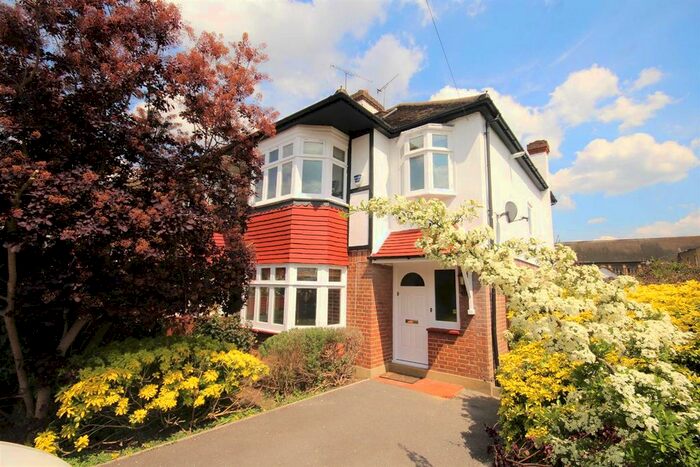3 Bedroom Semi-Detached House To Rent In Oakhurst Close, London, E17