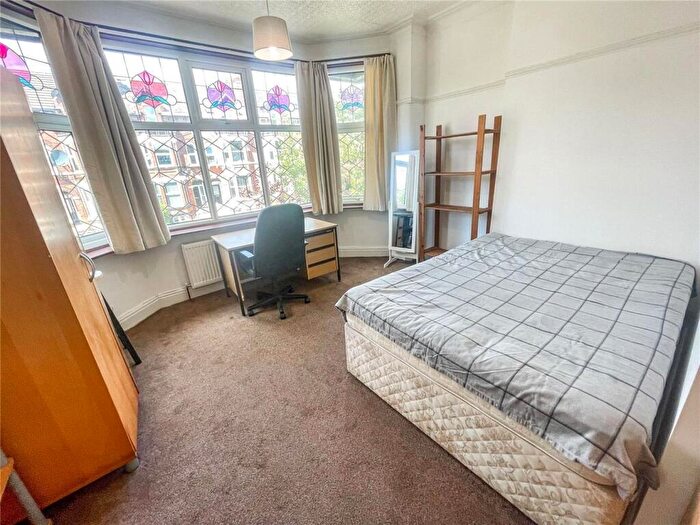 6 Bedroom House To Rent In £.pppw Derby Road, Manchester, M14