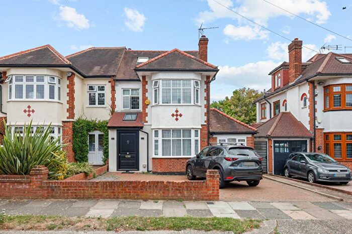 4 Bedroom Semi Detached House For Sale In Lakenheath, London, N14