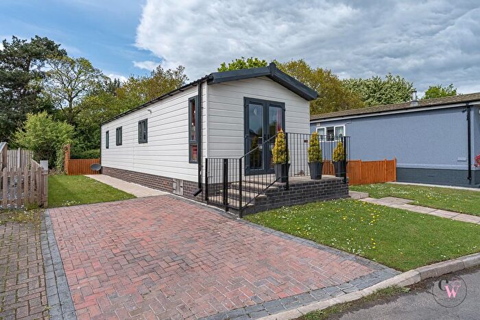 2 Bedroom Mobile/park Home For Sale In Home Farm Park, Church Minshull, Nantwich, CW5