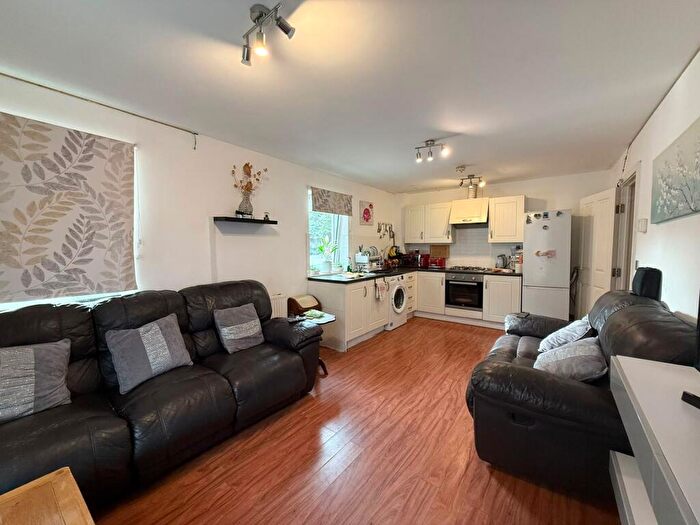 2 Bedroom Flat To Rent In Fortune Avenue, Flora Court, HA8