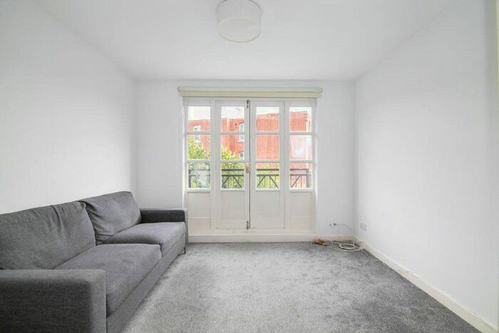 2 Bedroom Flat To Rent In Bridgewalk Heights, Weston Street, London, SE1