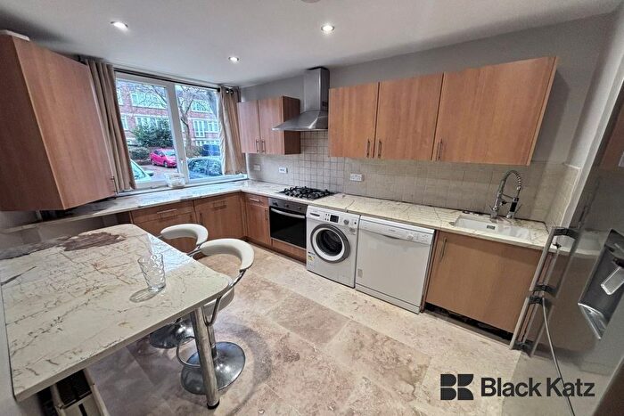 4 Bedroom Town House To Rent In Carey Gardens, London, SW8