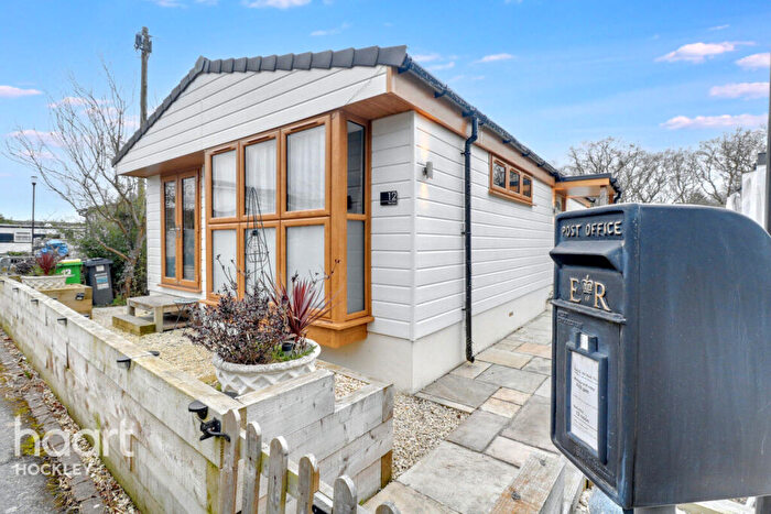 2 Bedroom Park Home For Sale In The Spur Dome Village, Hockley, SS5