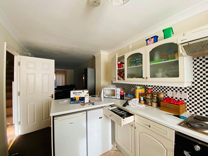 4 Bedroom Town House To Rent In Berkeley Close, Polygon, SO15
