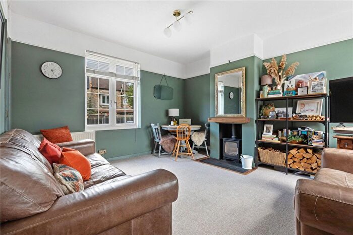 3 Bedroom Detached House For Sale In Topsham Road, London, SW17