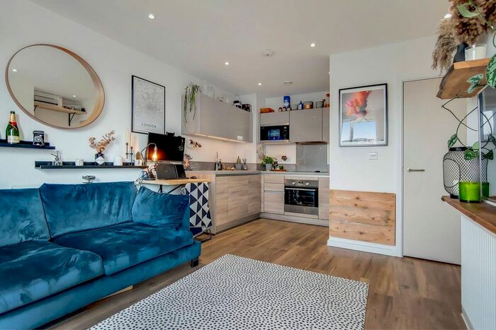 1 Bedroom Flat To Rent In Edwin Street, Canning Town, London, E16