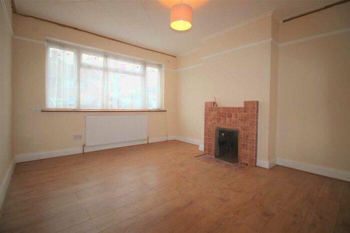 2 Bedroom Apartment To Rent In Essex Gardens, Hornchurch, RM11