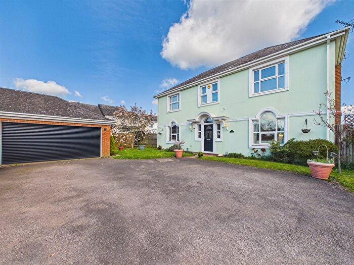 5 Bedroom Detached House For Sale In Goldcrest, Watermead, Aylesbury, HP19