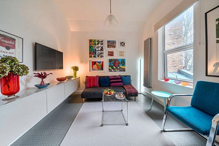 1 Bedroom Flat To Rent In Stowe Road, Shepherd's Bush, London, W12