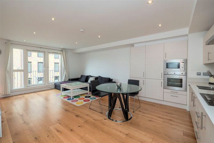 2 Bedroom Flat To Rent In Melvin Walk, Edinburgh, EH3