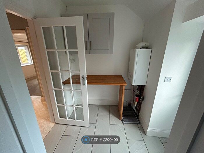 2 Bedroom Bungalow To Rent In Trewedna Lane, Perranwell Station, Truro, TR3