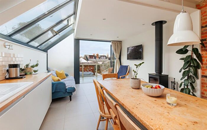 3 Bedroom Semi-Detached House For Sale In Mill Hill Road, Cowes, PO31