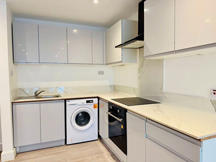 2 Bedroom Flat To Rent In Queensway, Enfiled, EN3