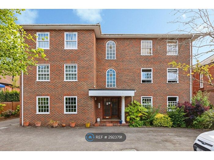 2 Bedroom Flat To Rent In Albury Road, Guildford, GU1