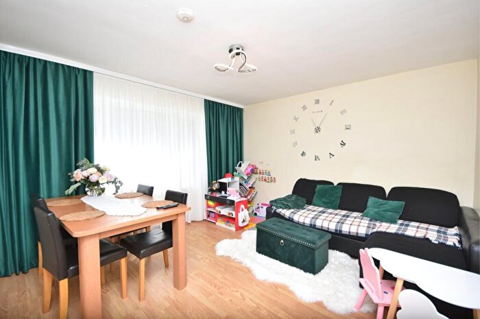 1 Bedroom Flat For Sale In Hunsbarrow Road, Northampton, NN4