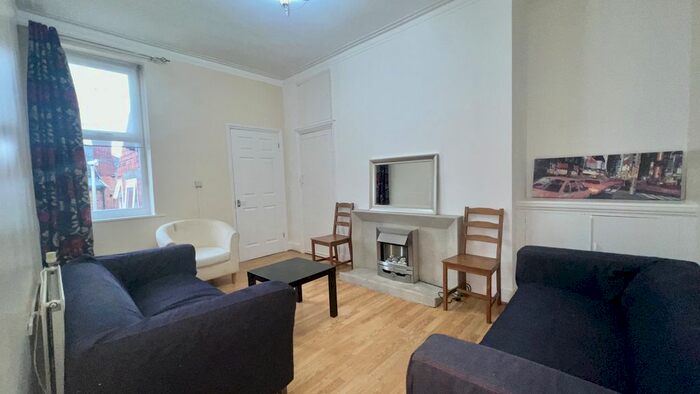3 Bedroom Flat To Rent In Helmsley Road, Sandyford, NE2