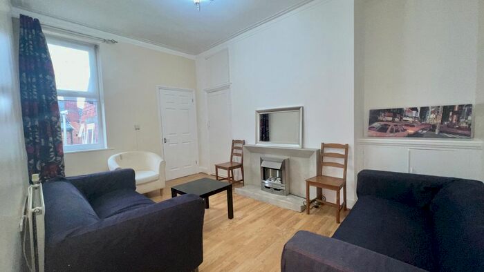 3 Bedroom Flat To Rent In Helmsley Road, Sandyford, Newcastle Upon Tyne, NE2