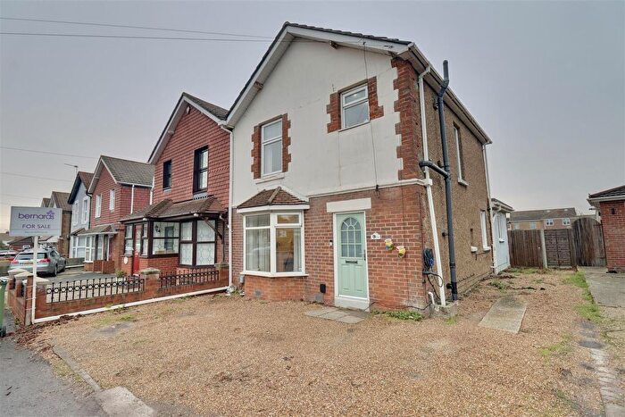 3 Bedroom Semi Detached House For Sale In Gosport Road, Fareham, Hampshire, PO16
