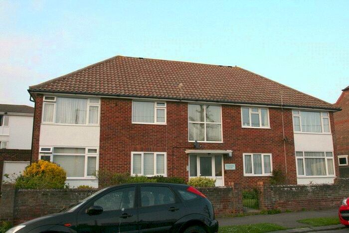 2 Bedroom Apartment To Rent In Selborne Road, Littlehampton, BN17