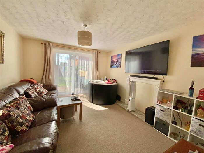 2 Bedroom End Of Terrace House For Sale In Underwood Place, Oldbrook, Milton Keynes, MK6